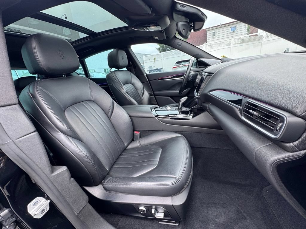Used 2021 Maserati Levante AWD/4WD image 19