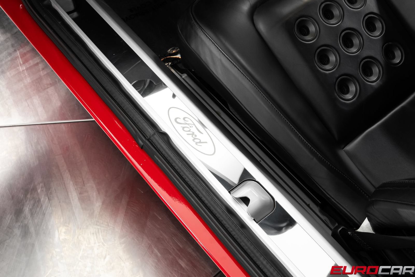 Used 2005 Ford GT RWD image 45