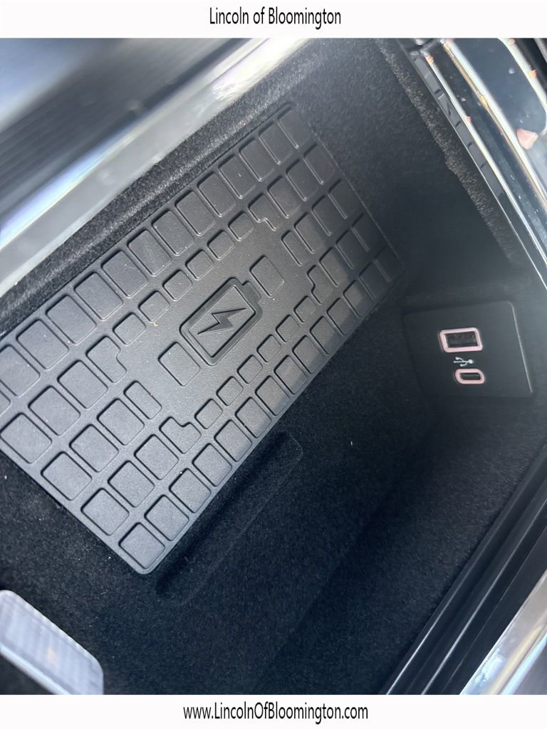 New 2025 Lincoln Corsair Reserve w/ Equipment Group 202A image 32