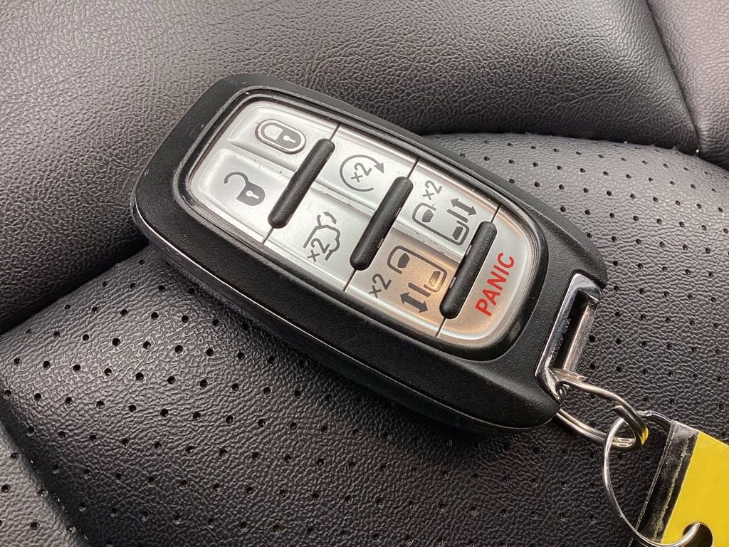 Used 2024 Chrysler Pacifica Touring-L image 33