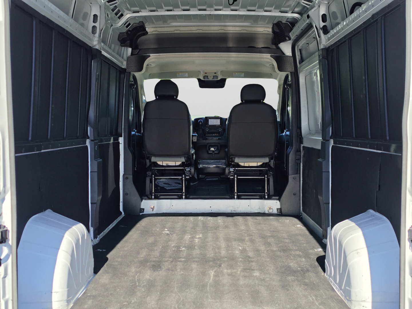 Used 2025 RAM ProMaster 2500 w/ Convenience Group FWD image 15