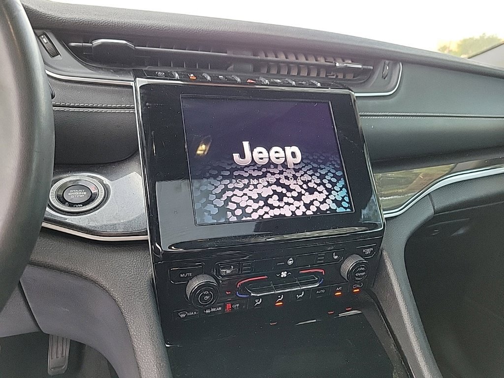 Used 2023 Jeep Grand Cherokee L Laredo AWD/4WD image 9