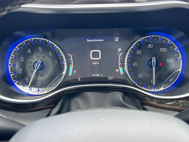 Used 2024 Chrysler Pacifica Limited w/ Trailer Tow Group FWD image 11