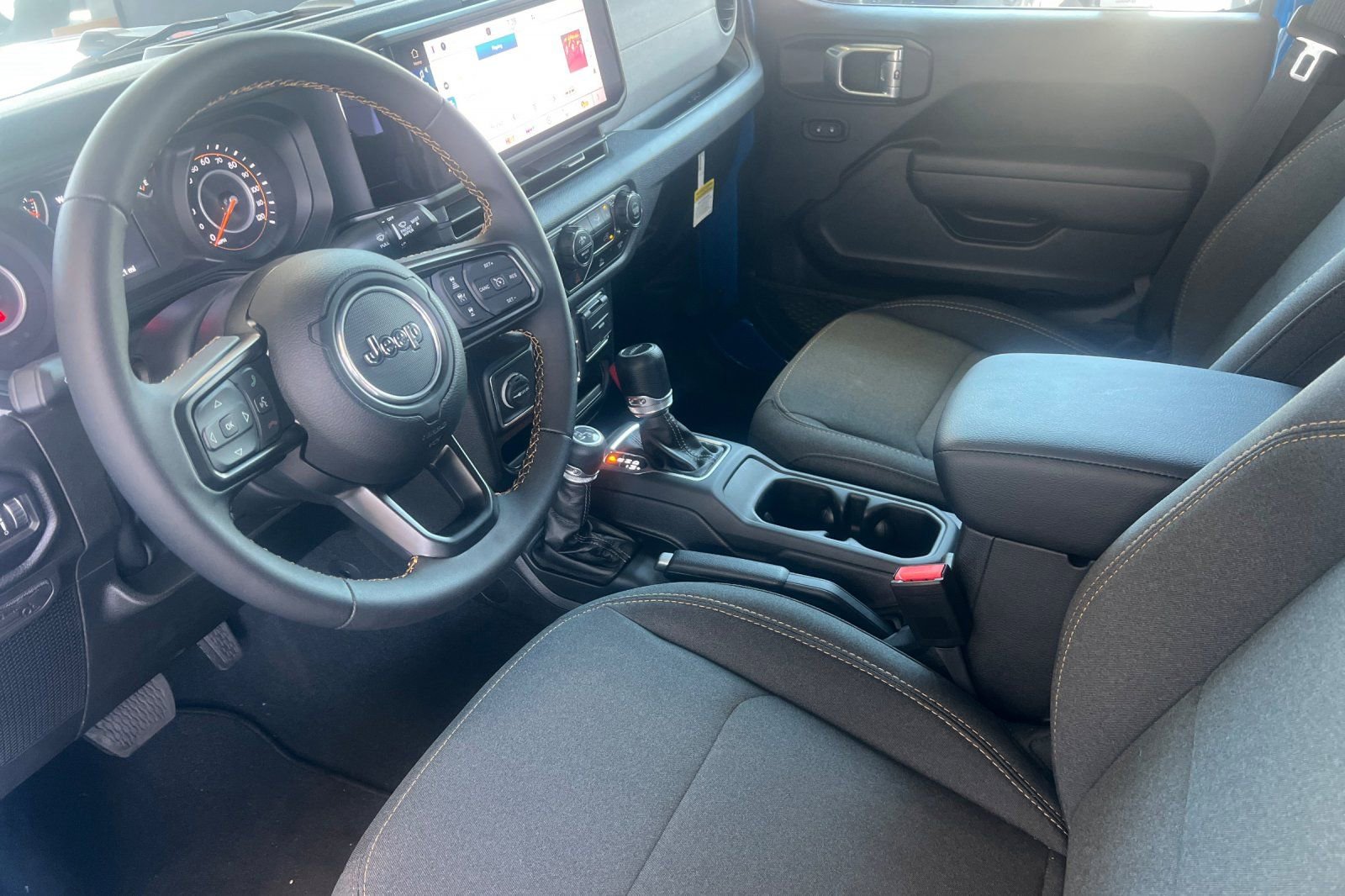 Used 2024 Jeep Gladiator Sport image 7