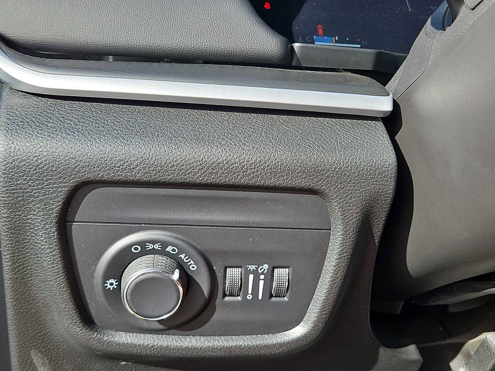 Used 2025 Jeep Grand Cherokee L Laredo image 25