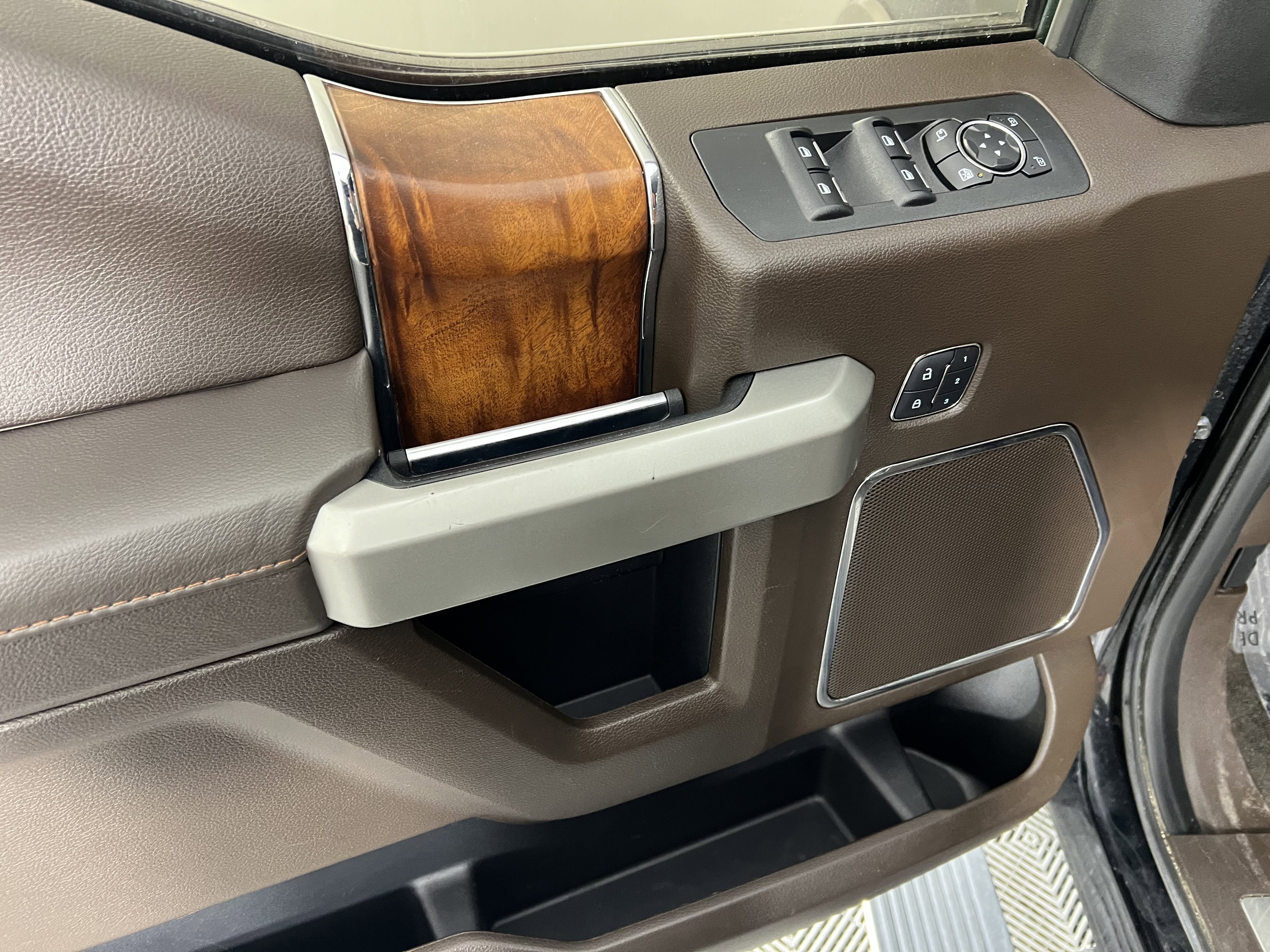 Used 2018 Ford F150 King Ranch w/ Equipment Group 601A Luxury image 17