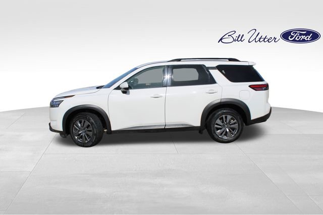 Used 2025 Nissan Pathfinder SV image 8