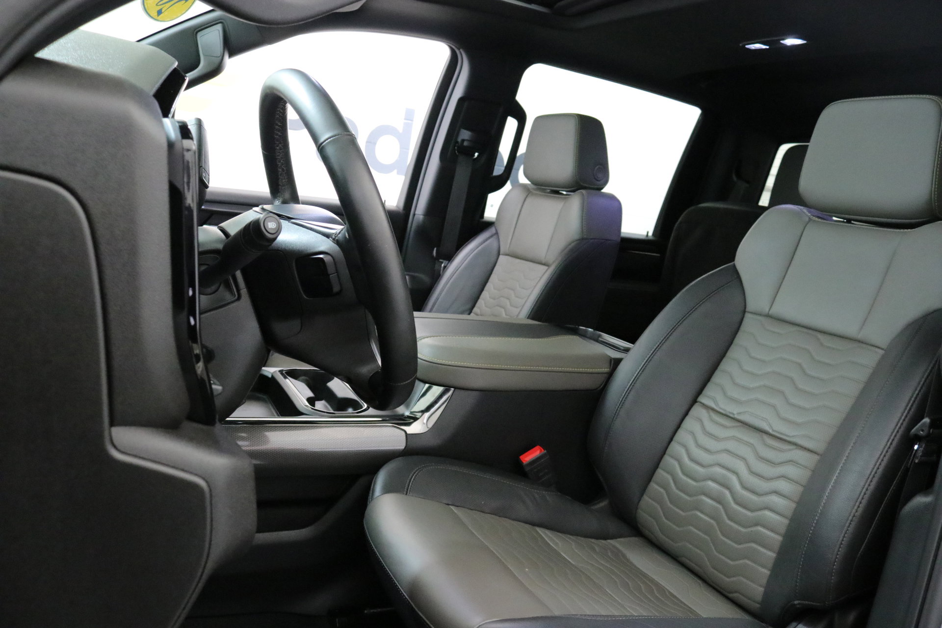 Used 2025 Chevrolet Silverado 2500 ZR2 w/ Technology Package image 23