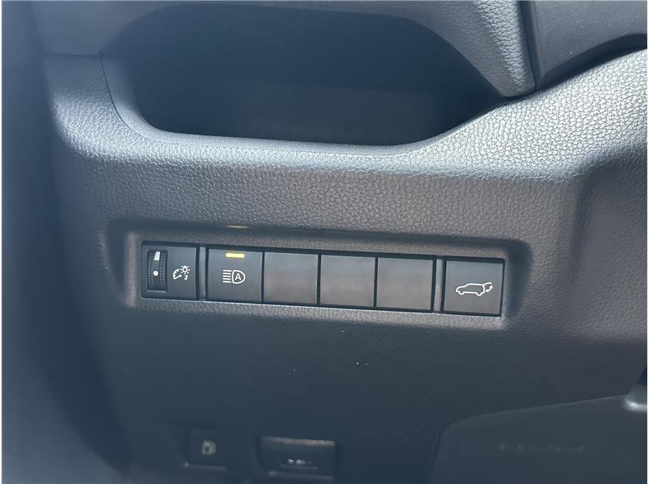 Used 2021 Toyota RAV4 XLE Premium AWD/4WD image 26