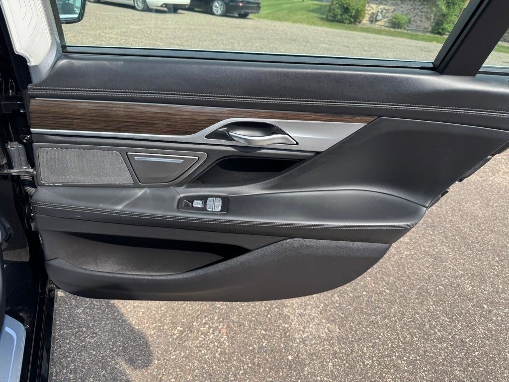 Used 2017 BMW 740i xDrive image 33