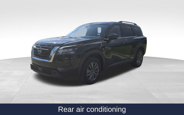 Used 2025 Nissan Pathfinder SV image 3