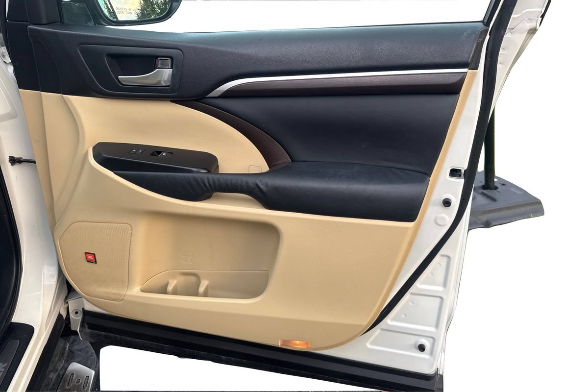 Used 2014 Toyota Highlander Limited FWD image 23