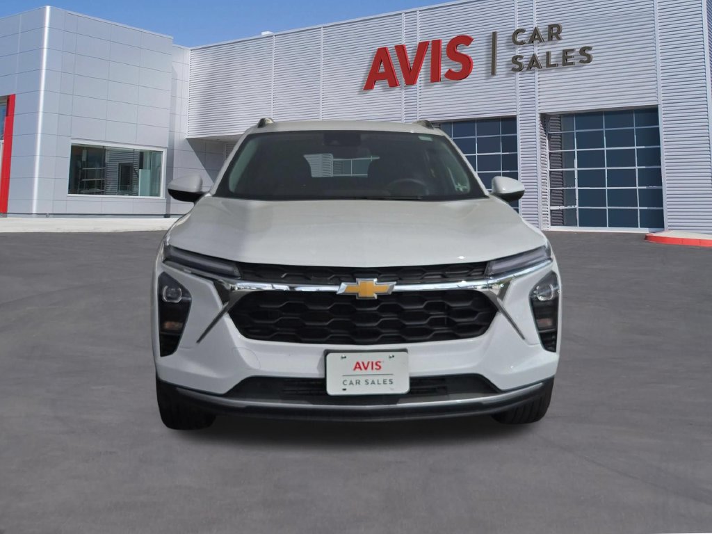 Used 2026 Chevrolet Trax LT FWD image 2
