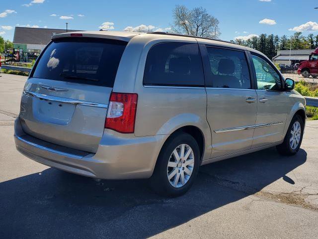 Used 2015 Chrysler Town & Country Touring FWD image 3