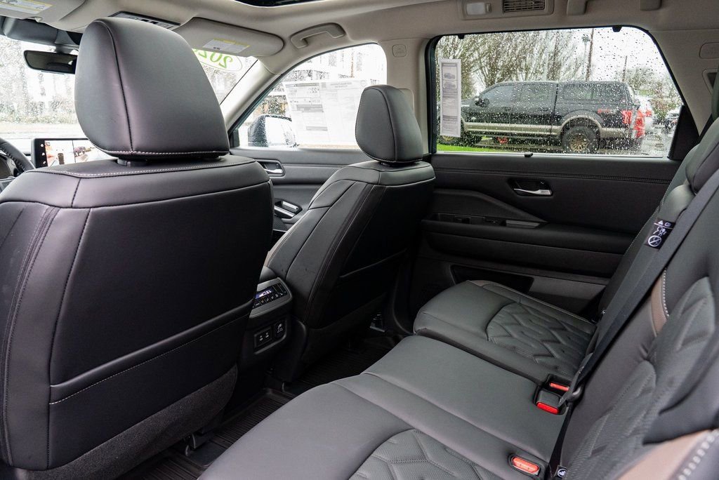 New 2026 Nissan Pathfinder Platinum AWD/4WD image 27