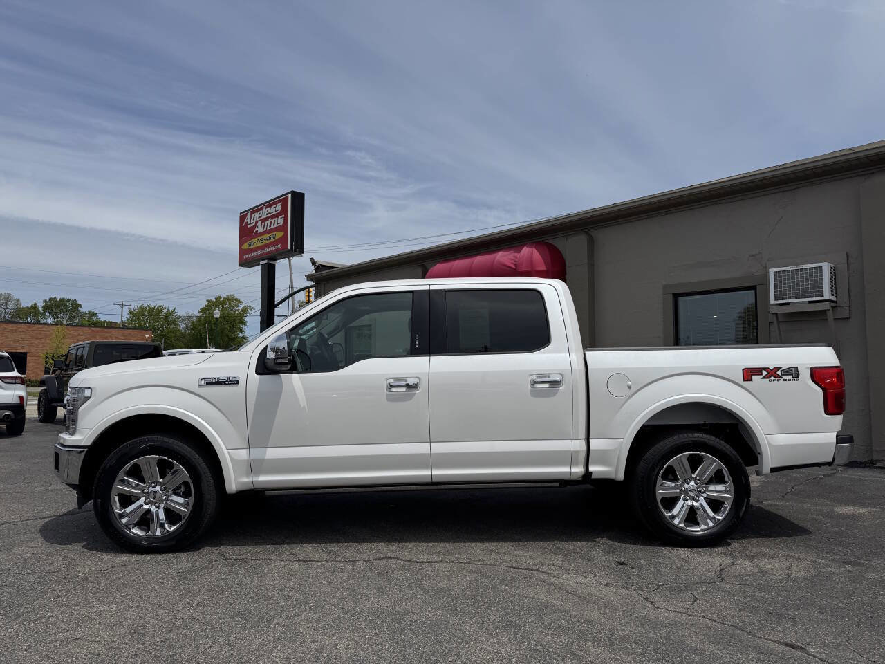 Used 2018 Ford F150 Lariat w/ Equipment Group 502A Luxury AWD/4WD image 6