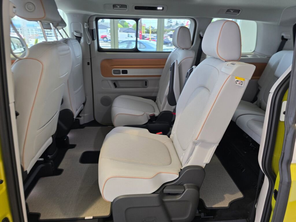 New 2025 Volkswagen ID. Buzz Pro S Plus AWD/4WD image 36