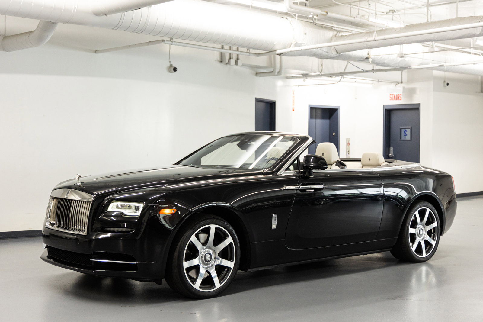 Used 2017 Rolls-Royce Dawn RWD image 1