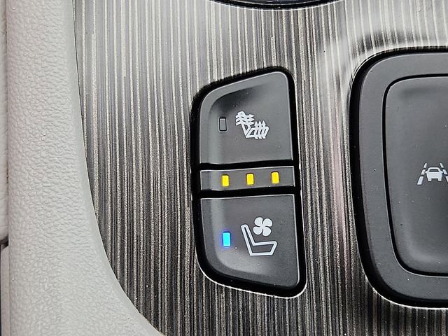 Used 2023 GMC Acadia SLT w/ Preferred Package image 24