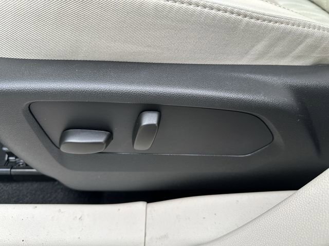 Used 2022 Buick Envision Avenir w/ Technology Package II image 13