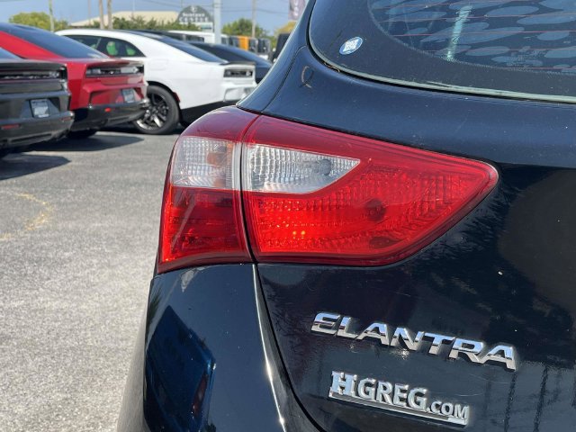 Used 2017 Hyundai Elantra GT FWD image 10