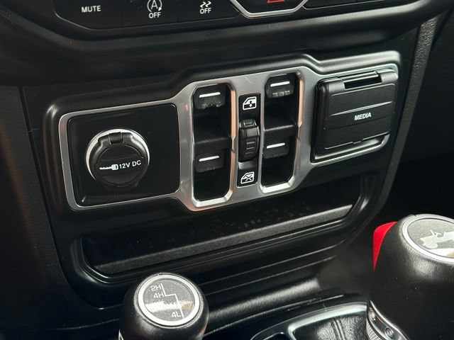 Used 2021 Jeep Wrangler Unlimited Sahara AWD/4WD image 13