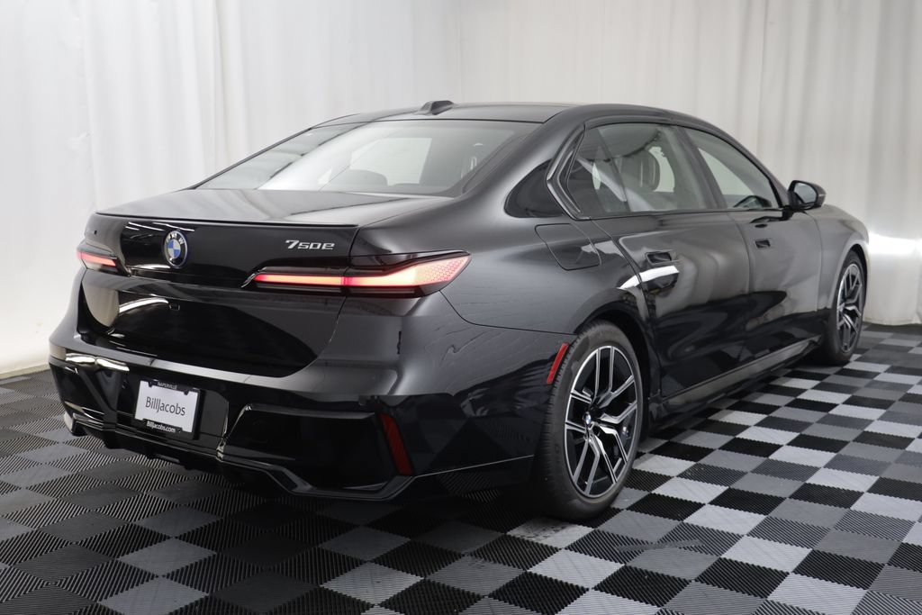 Used 2026 BMW 750e xDrive w/ Premium Package AWD/4WD image 18