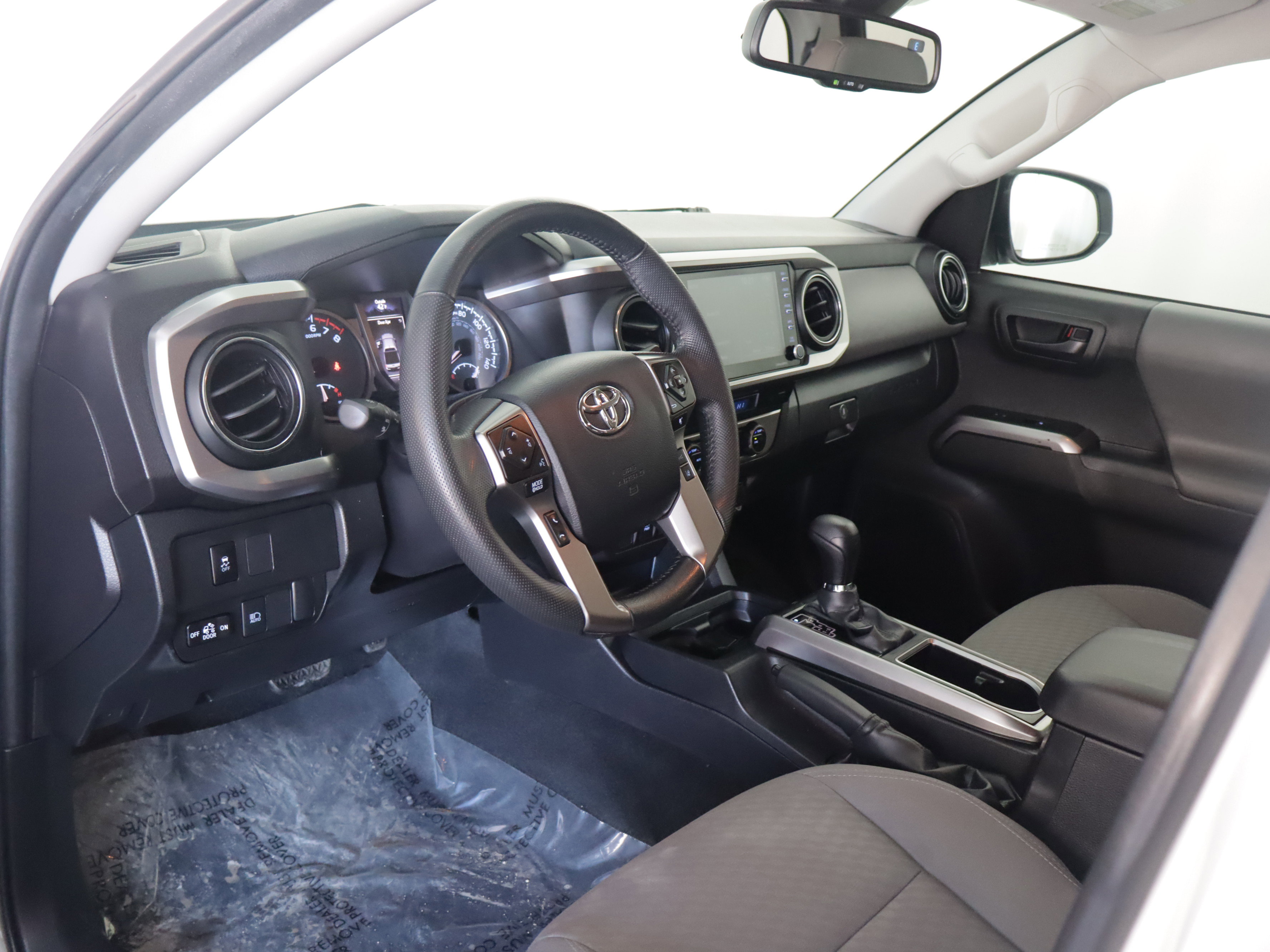 Used 2023 Toyota Tacoma SR5 AWD/4WD image 9