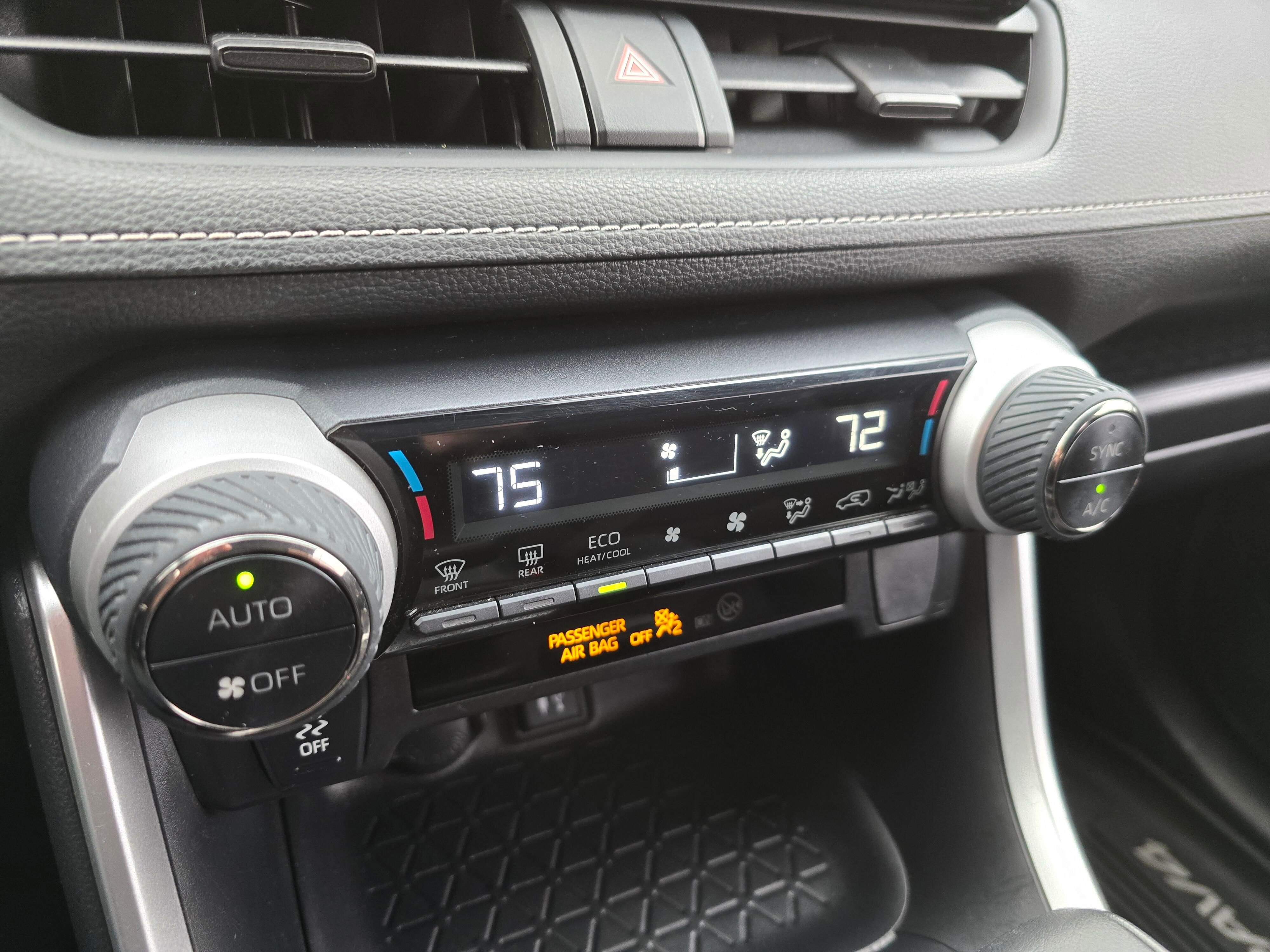 Used 2019 Toyota RAV4 LE image 17