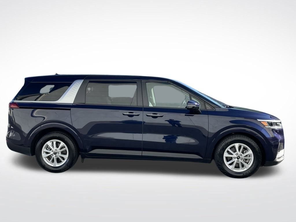 Used 2023 Kia Carnival LX image 7