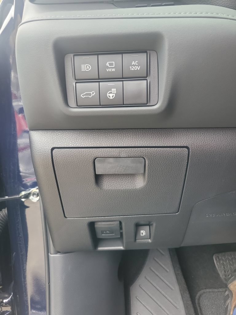 Certified 2026 Toyota Highlander Platinum AWD/4WD image 17