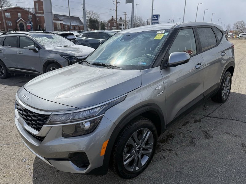 Certified 2023 Kia Seltos LX image 3