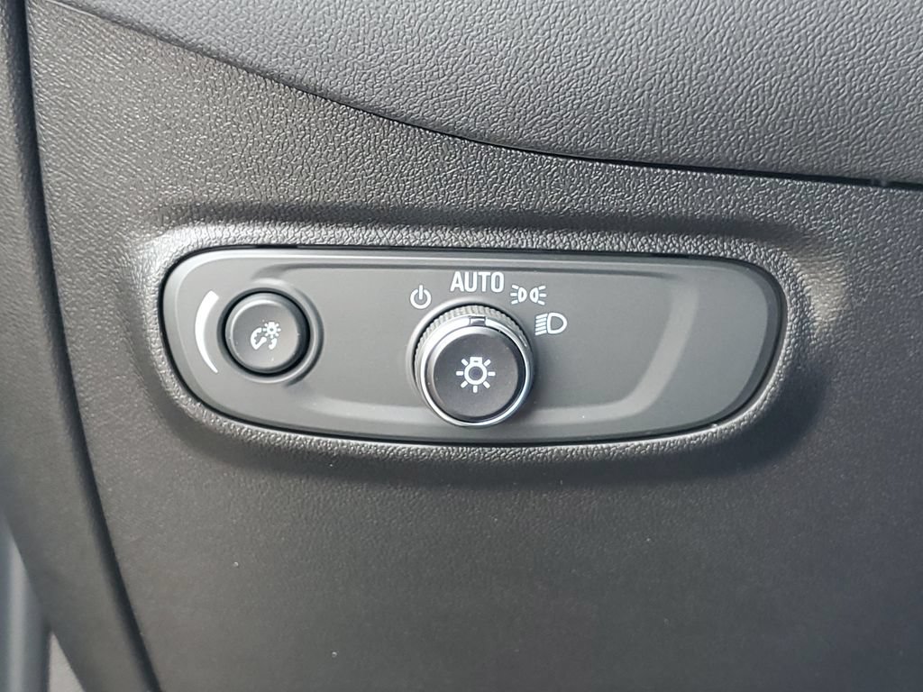 Used 2024 Chevrolet Equinox LT w/ LPO, Floor Liner Package FWD image 18