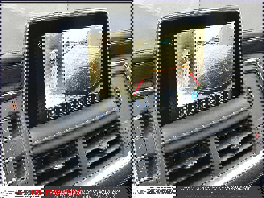 Used 2024 GMC Yukon XL SLT w/ SLT Premium Package image 31