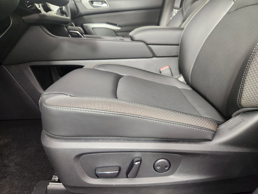 New 2026 Nissan Pathfinder SL AWD/4WD image 11