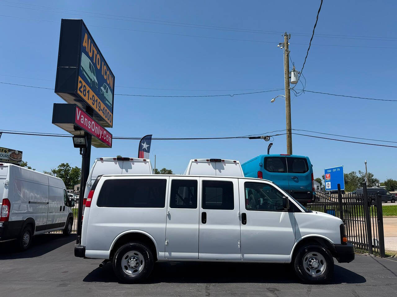 Used 2016 Chevrolet Express 2500 LS RWD image 3