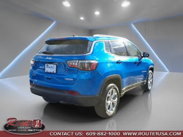 Used 2024 Jeep Compass Latitude AWD/4WD image 3