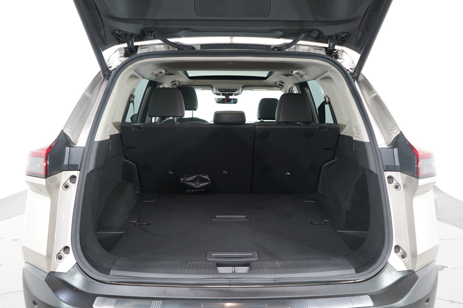 Used 2022 Nissan Rogue Platinum w/ Head-Up Display Package image 16