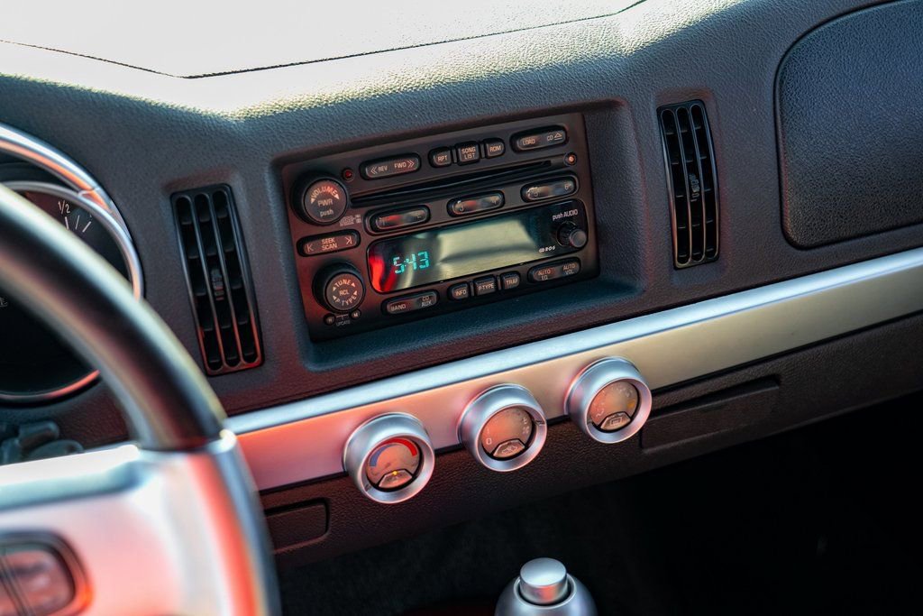 Used 2003 Chevrolet SSR w/ Preferred Equipment Group image 18