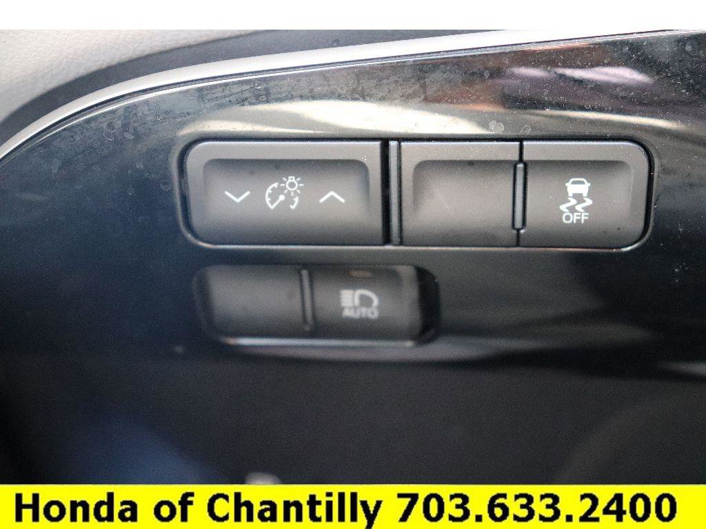 Used 2018 Toyota Prius One w/ Carpet Mat Package FWD image 28