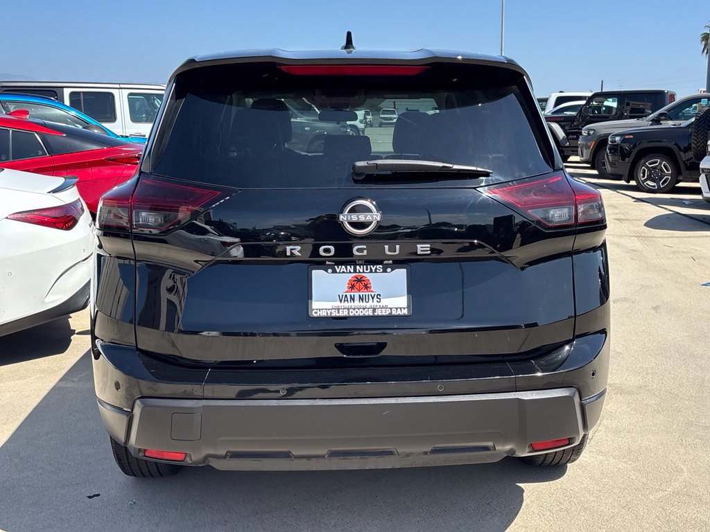 Used 2025 Nissan Rogue SV FWD image 5