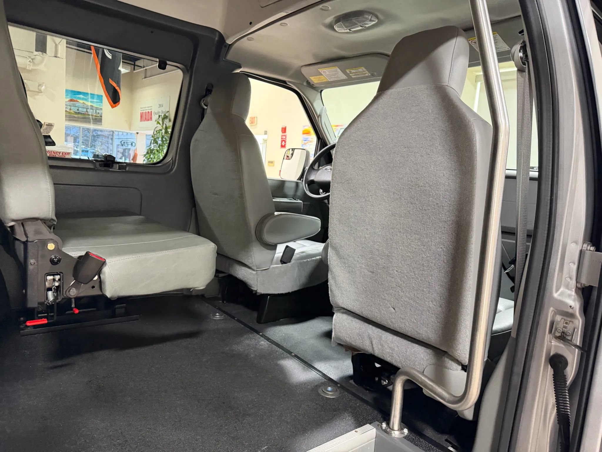 Used 2014 Ford E-250 and Econoline 250 Extended w/ Power Group image 29