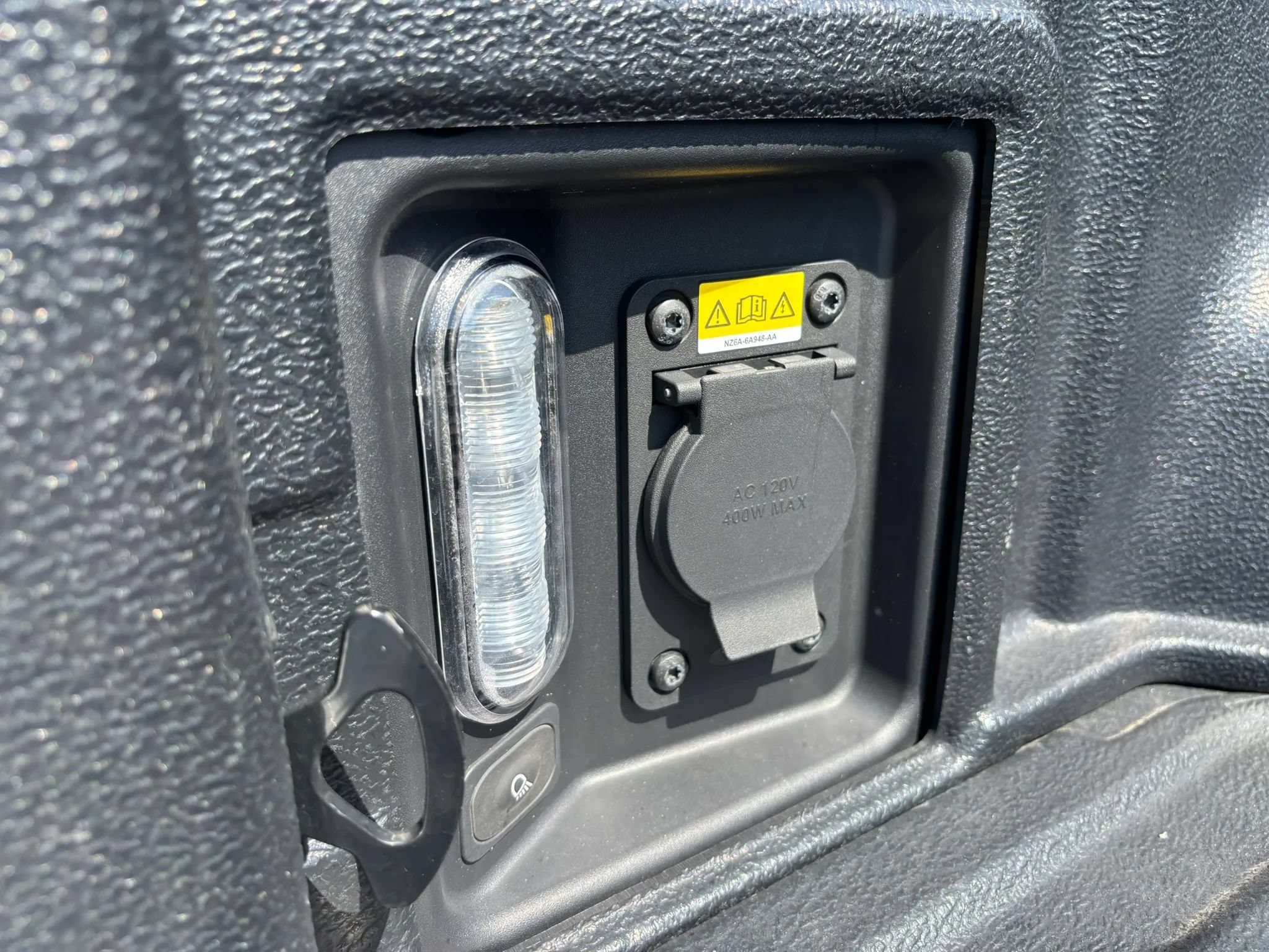 Used 2024 Ford Maverick XLT w/ XLT Luxury Package FWD image 8