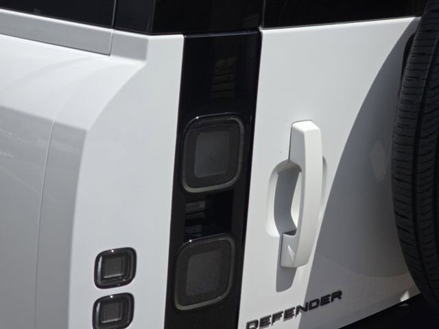 New 2026 Land Rover Defender 110 X-Dynamic SE AWD/4WD image 23