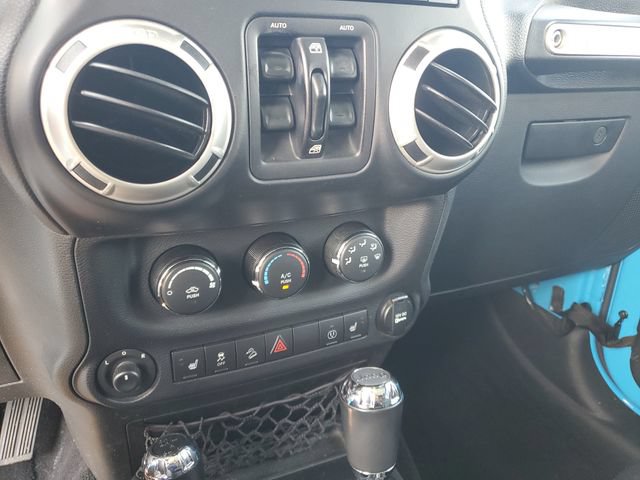 Used 2017 Jeep Wrangler Unlimited Sahara w/ Max Tow Package AWD/4WD image 17