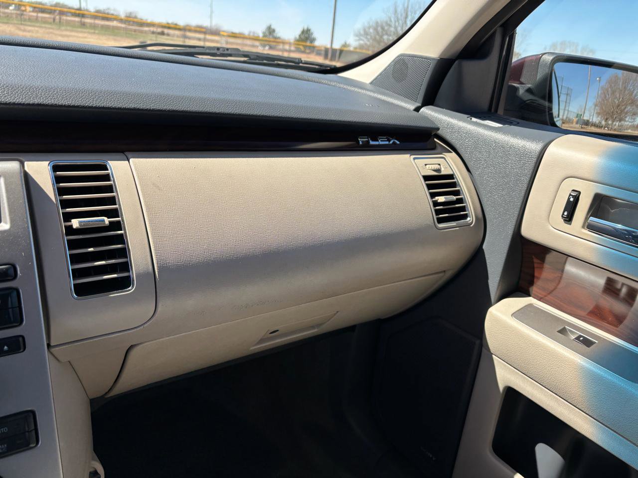 Used 2009 Ford Flex SEL image 17