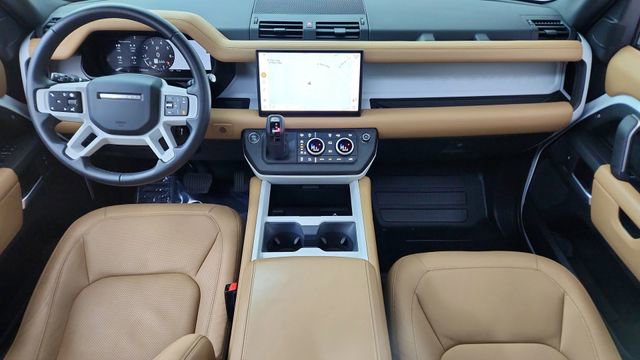 Used 2025 Land Rover Defender 90 X-Dynamic SE image 18