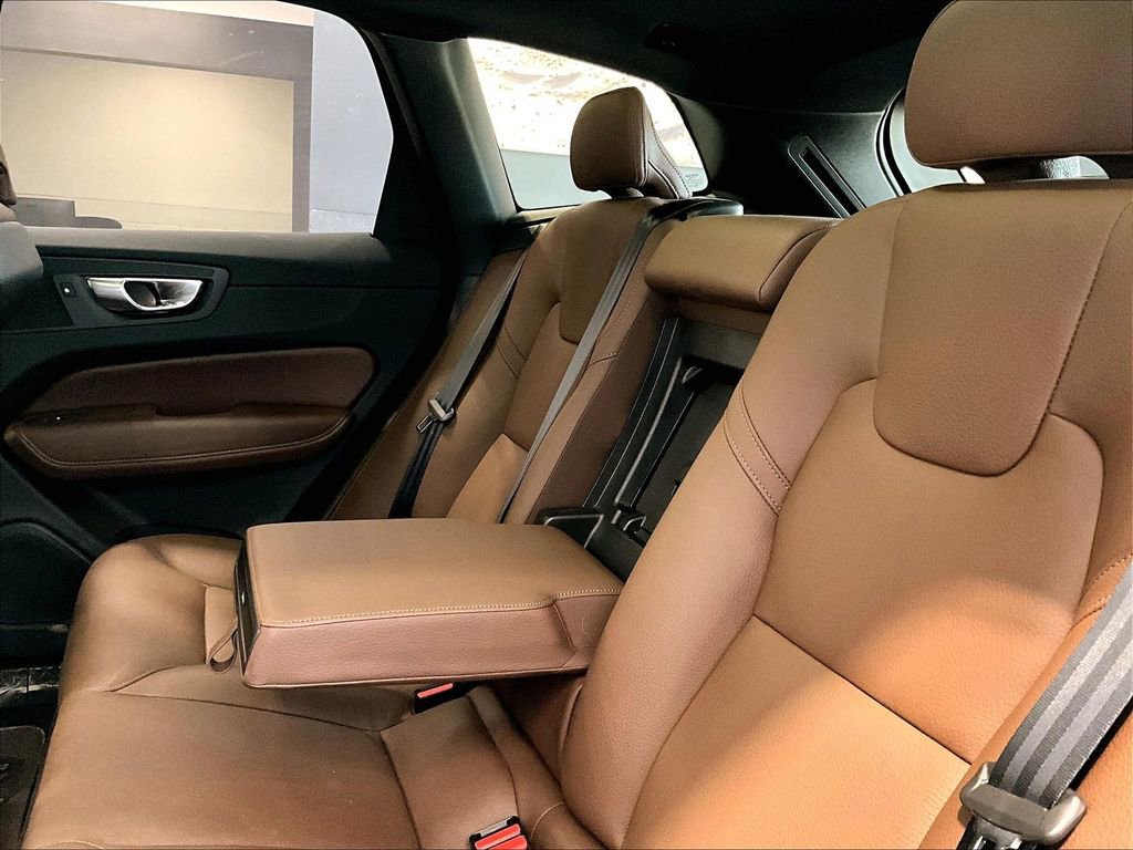 Used 2025 Volvo XC60 B5 Plus w/ Climate Package image 24
