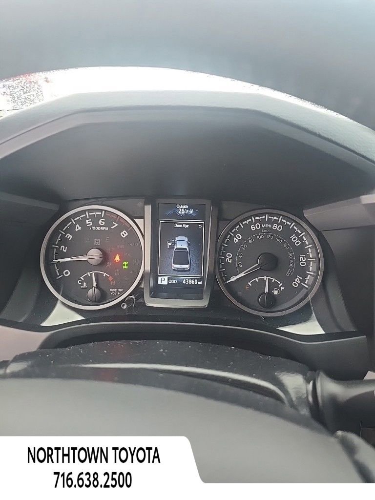 Used 2022 Toyota Tacoma TRD Sport image 17