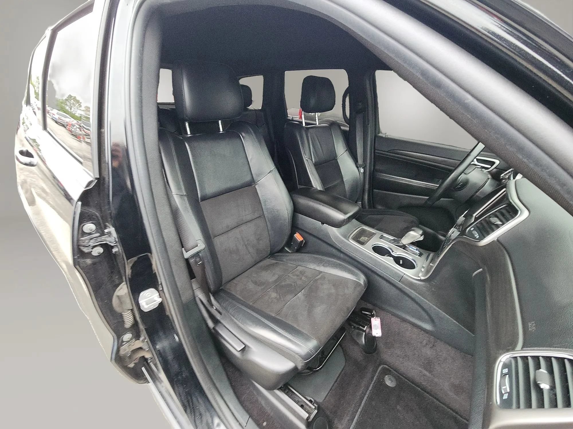 Used 2018 Jeep Grand Cherokee Altitude AWD/4WD image 4